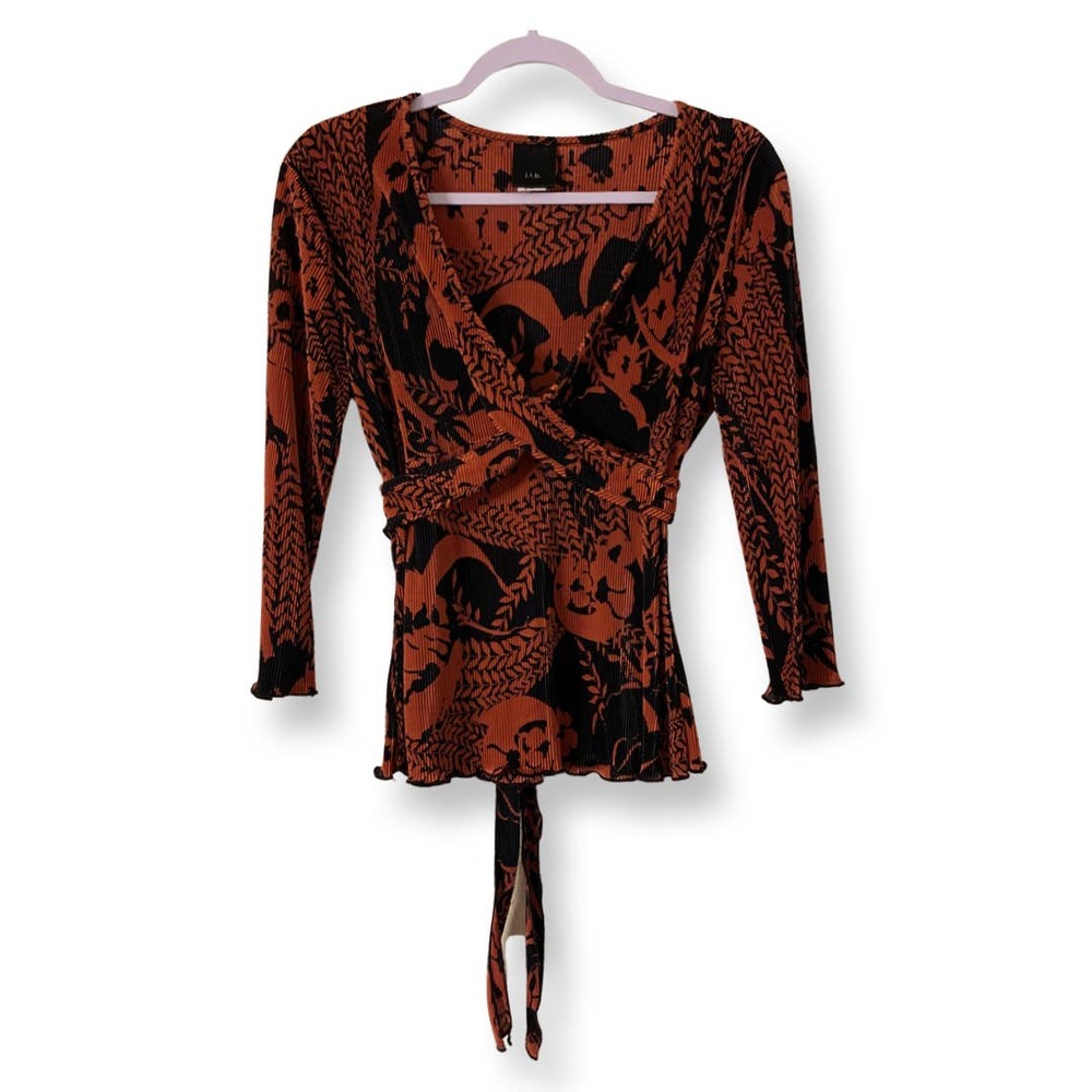 J. T. D. Women’s medium top